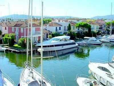 Port F2 * Grimaud