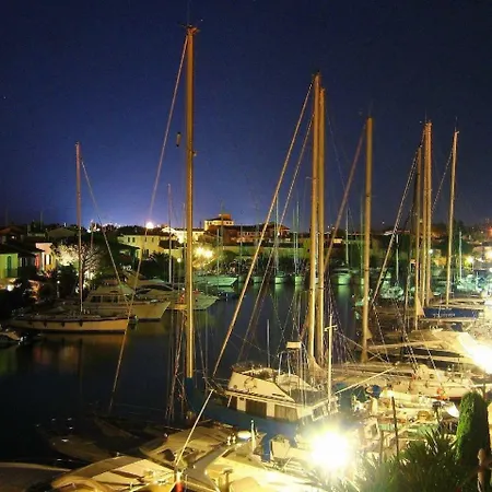 Port F2 Grimaud